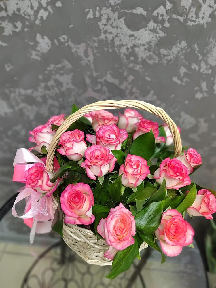 Цветочная композиция из Розы в корзине в Никольском Воронежской области