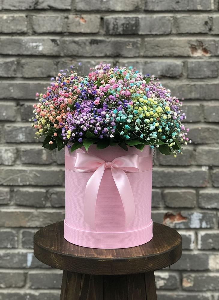 Цветочная композиция из Гипсофила и Розы в шляпной коробке в Никольском Воронежской области