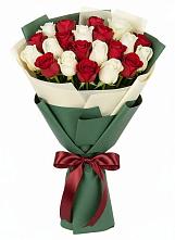 Букет Микс из красных и белых роз в Никольском Воронежской области