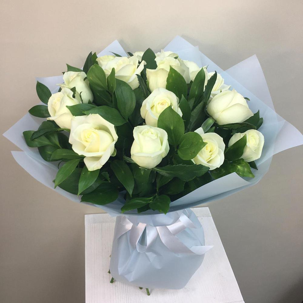 Букет 15 Белых роз Проуд в Никольском Воронежской области