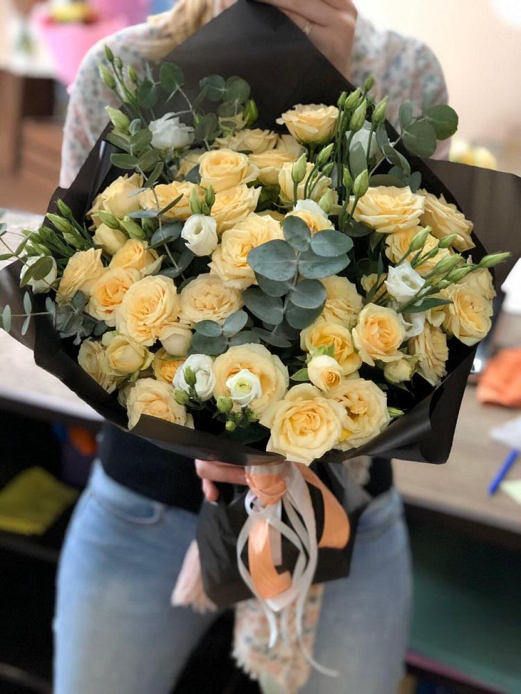 Букет цветов из: Розы и Лизиантусы в Никольском Воронежской области