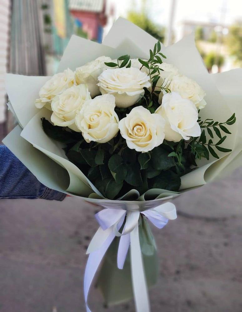 Букет Белые розы Проуд в Никольском Воронежской области