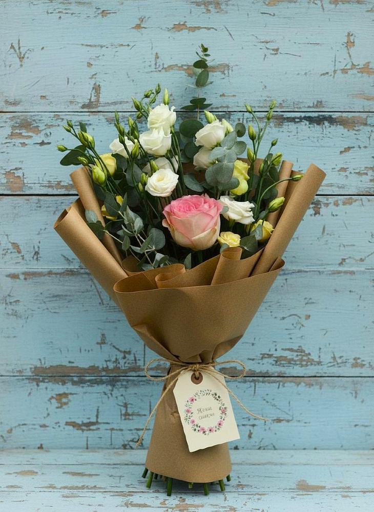 Букет цветов из: Розы и Лизиантусы в Никольском Воронежской области