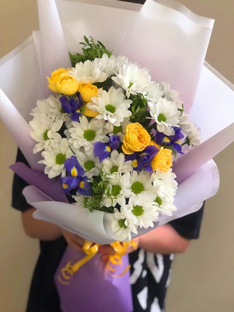 Букет цветов из: Ирисы, Хризантемы и Розы в Никольском Воронежской области