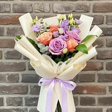 Букет цветов из:  Лизиантусы и Розы в Никольском Воронежской области