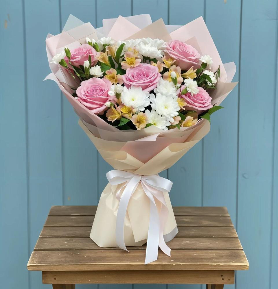 Букет цветов из: Гвоздики, Орхидеи и Розы в Никольском Воронежской области