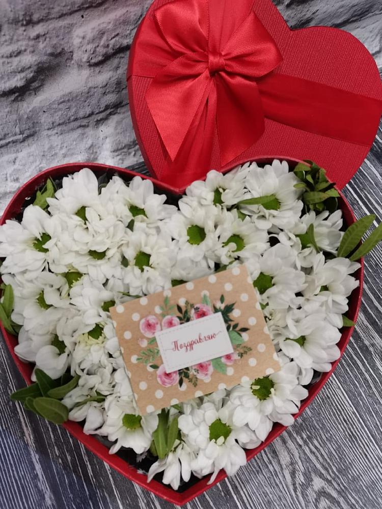 Цветочная композиция из Хризантемы в виде сердца в Никольском Воронежской области