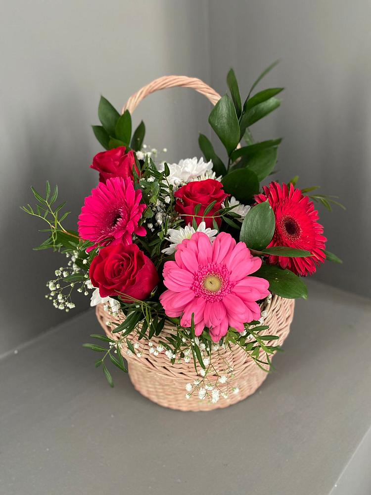 Цветочная композиция из Розы, Хризантемы и Герберы в корзине в Никольском Воронежской области