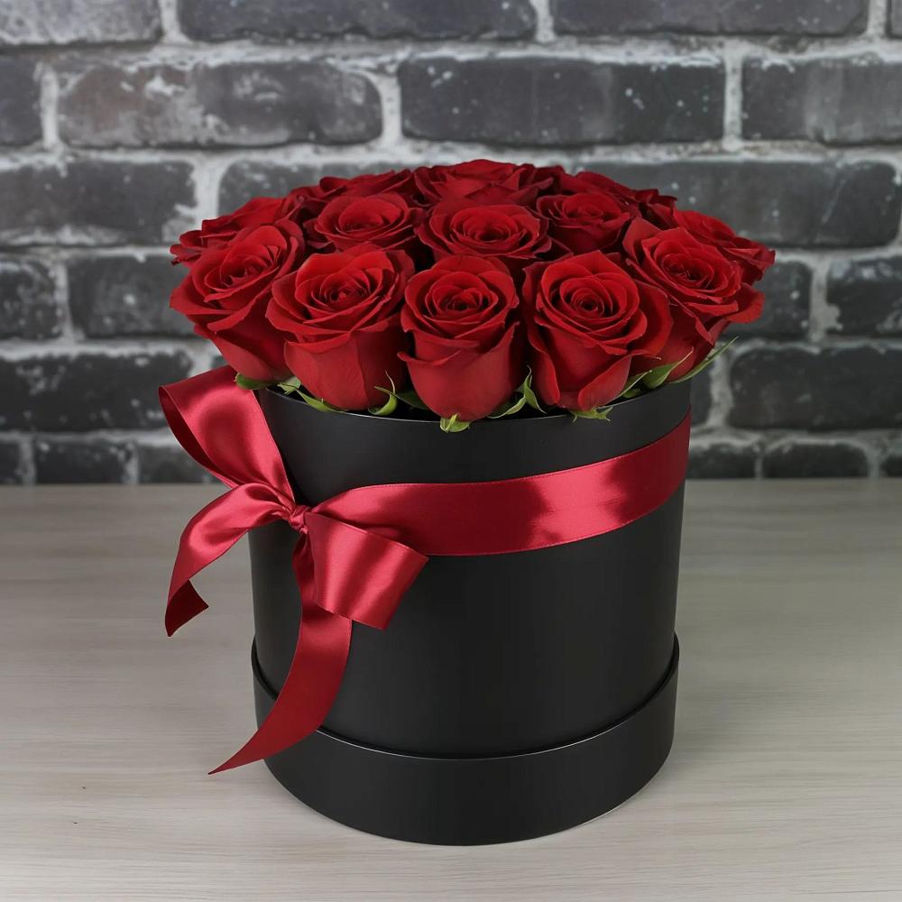 Цветочная композиция из Розы в шляпной коробке в Никольском Воронежской области