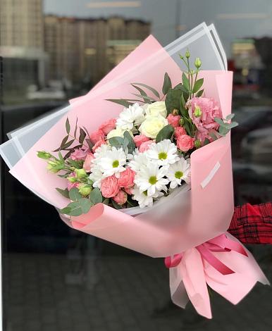 Букет цветов из: Розы, Лизиантусы и Хризантемы в Никольском Воронежской области