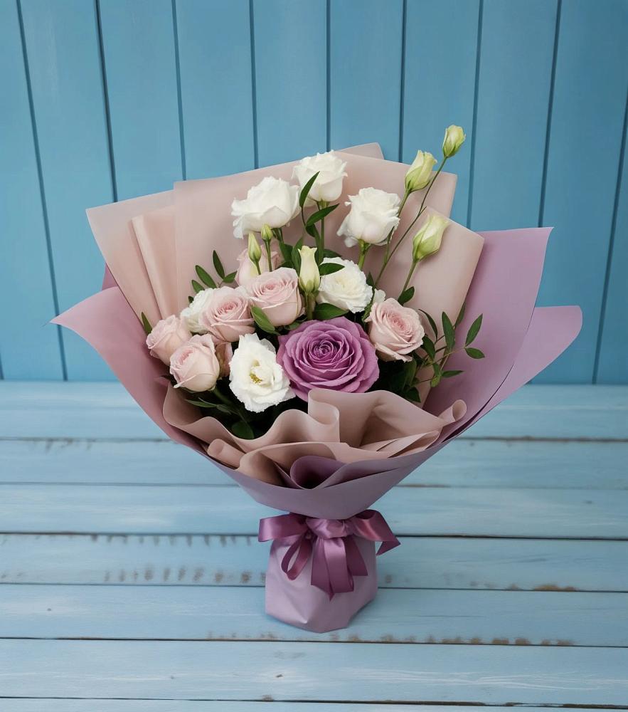 Букет цветов из: Розы и Лизиантусы в Никольском Воронежской области